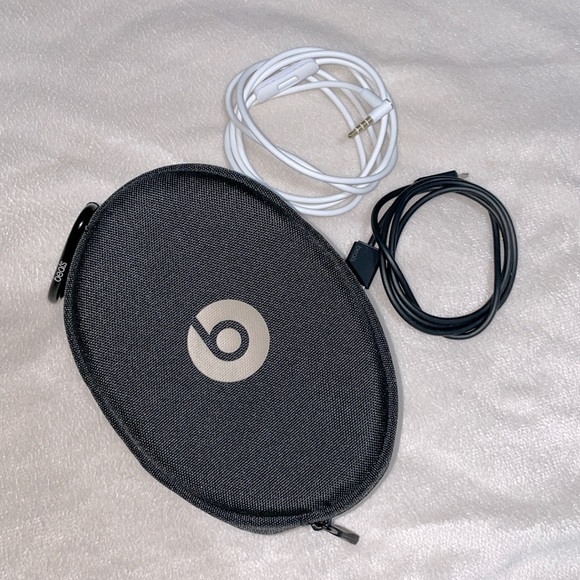 Beats Solo 3 Bluetooth Wireless Headphones - Picture 2 of 3